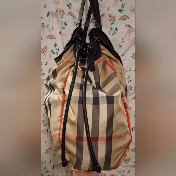 EUC Burberry Buckleigh Tan Nova Plaid & Navy Nylon Reversible Tote Purse Bag - Picture 6 of 15